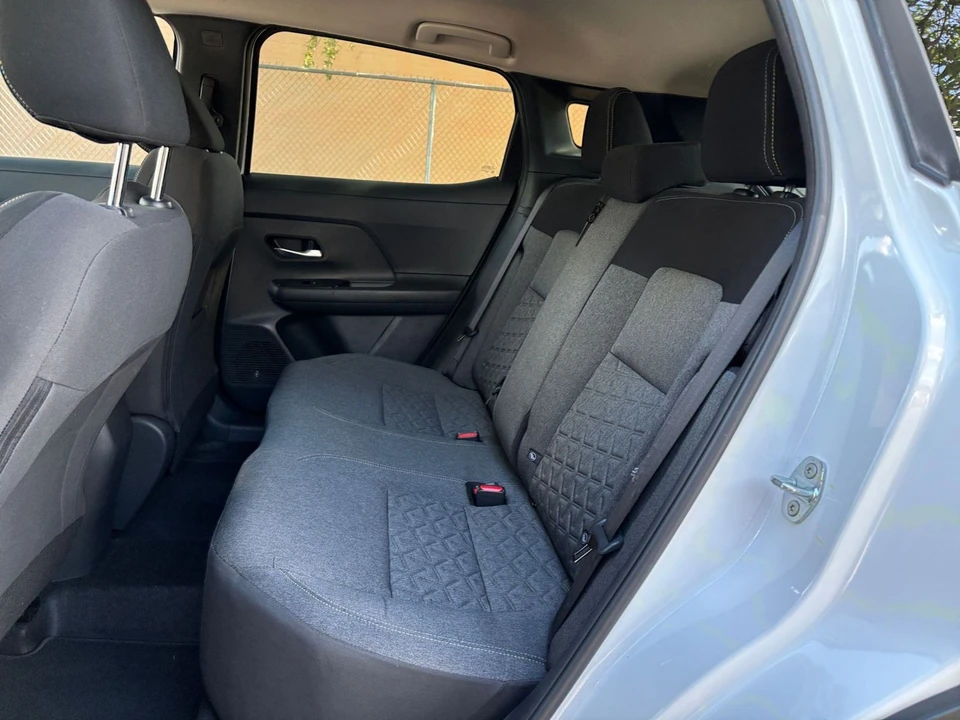 2025 Nissan Kicks - Image 18 of 31