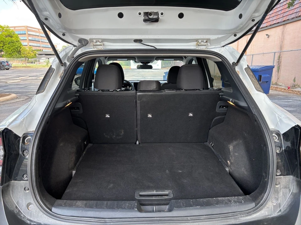 2025 Nissan Kicks - Image 22 of 31