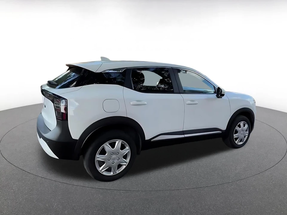 2025 Nissan Kicks - Image 12 of 31