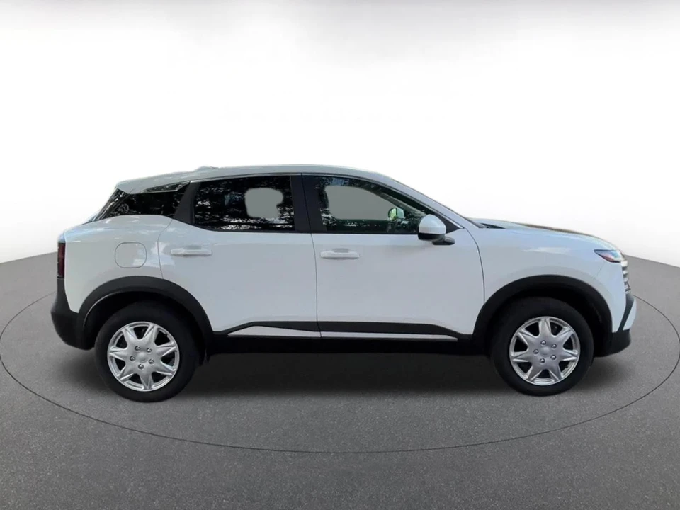 2025 Nissan Kicks - Image 14 of 31
