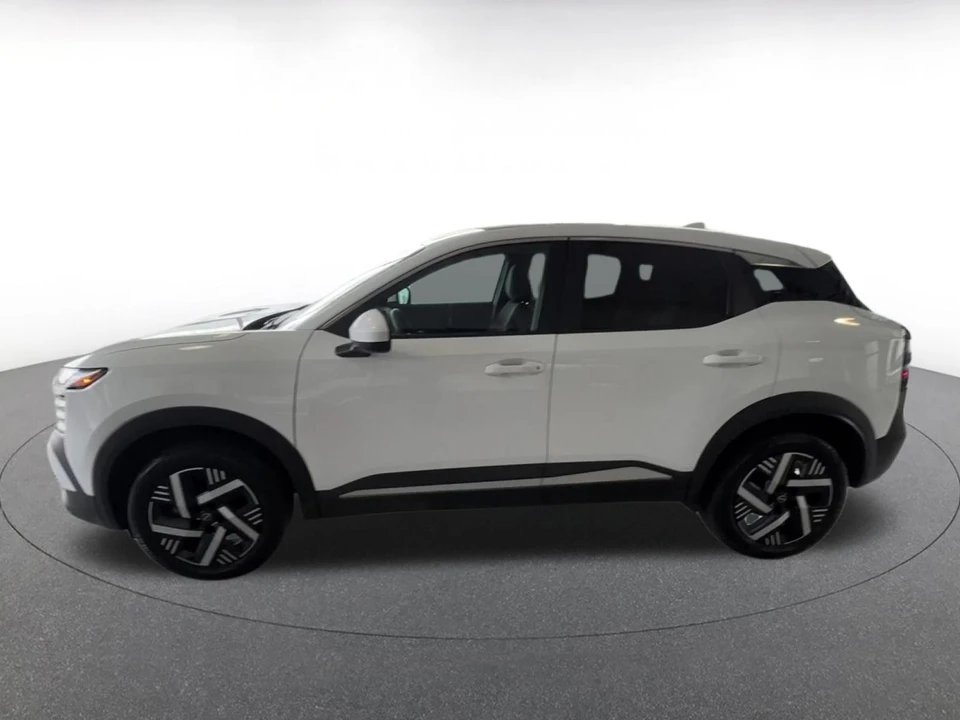 2025 Nissan Kicks - Image 11 of 31