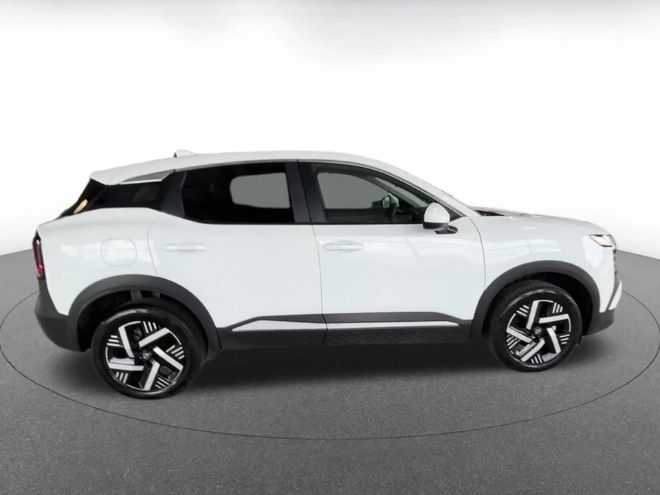 2025 Nissan Kicks - Image 18 of 31