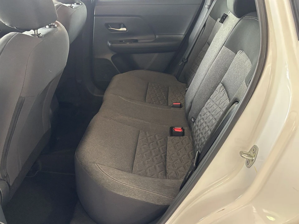 2025 Nissan Kicks - Image 25 of 31