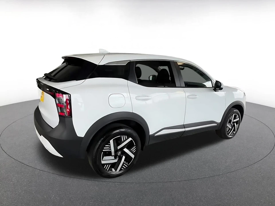 2025 Nissan Kicks - Image 17 of 31