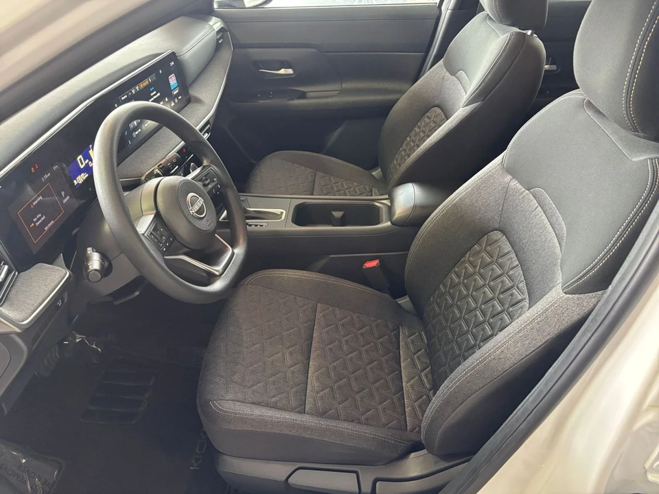 2025 Nissan Kicks - Image 26 of 31