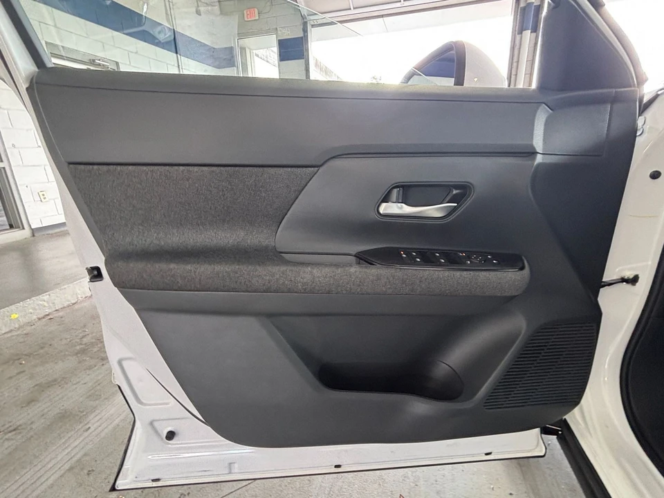 2025 Nissan Kicks - Image 20 of 31