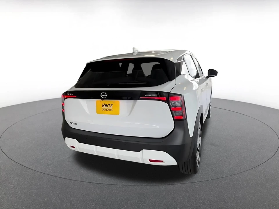 2025 Nissan Kicks - Image 16 of 31