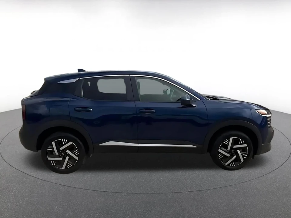 2025 Nissan Kicks - Image 13 of 31