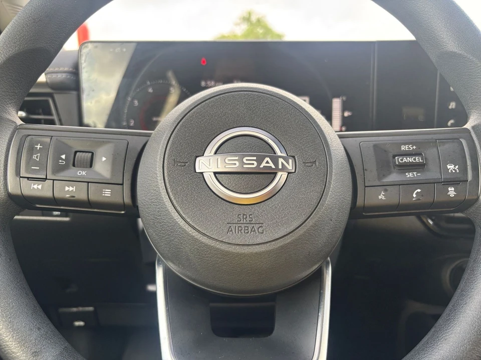2025 Nissan Kicks - Image 21 of 31