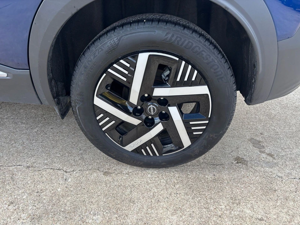 2025 Nissan Kicks - Image 23 of 31