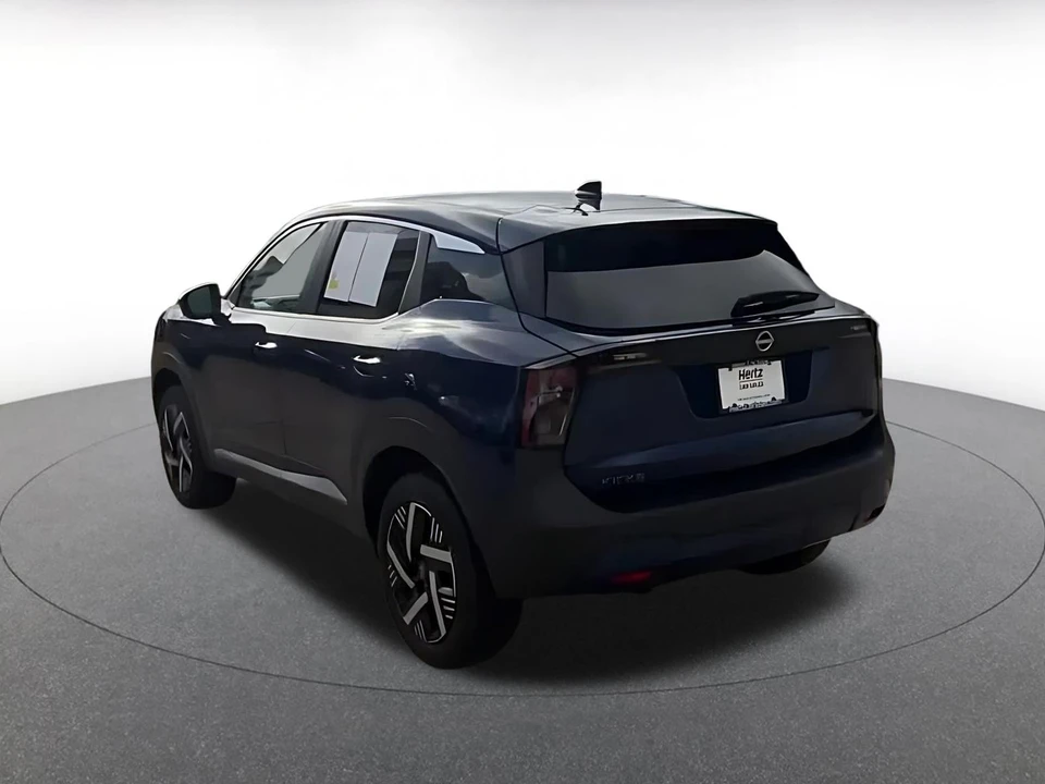 2025 Nissan Kicks - Image 9 of 31