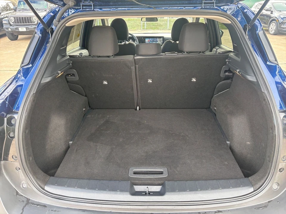 2025 Nissan Kicks - Image 24 of 31