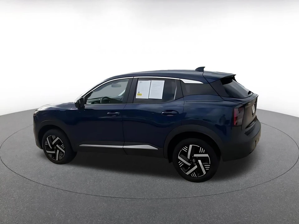 2025 Nissan Kicks - Image 8 of 31