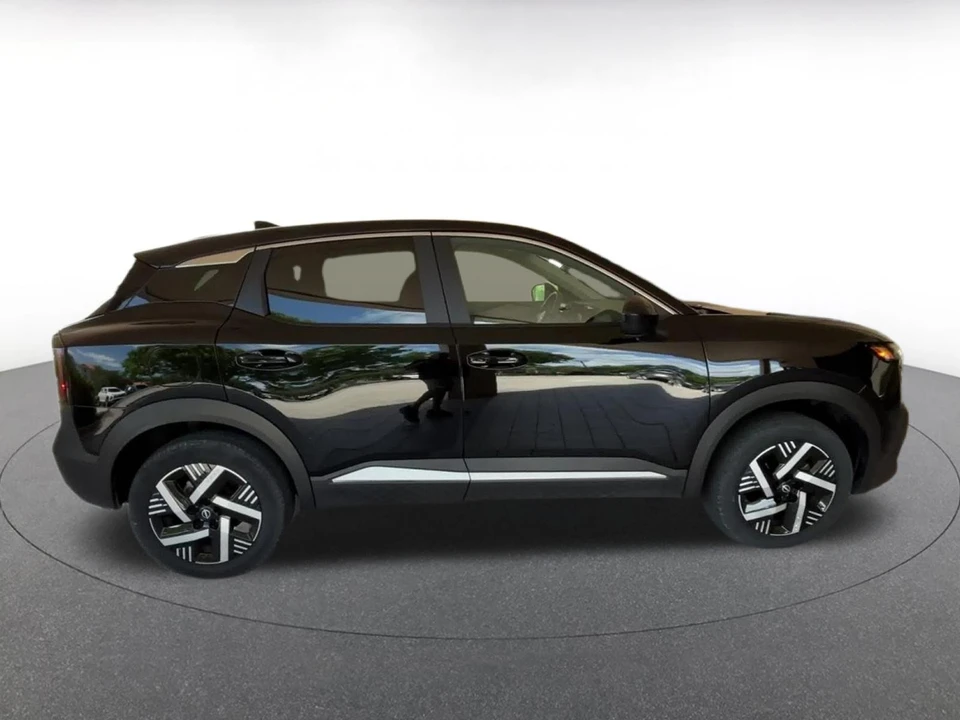 2025 Nissan Kicks - Image 18 of 31