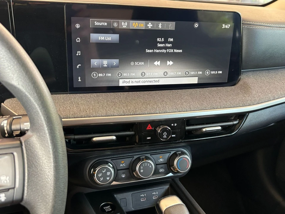2025 Nissan Kicks - Image 19 of 31