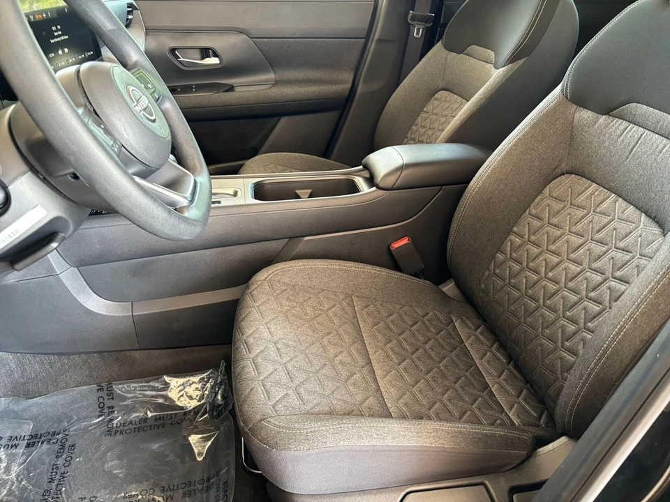 2025 Nissan Kicks - Image 26 of 31