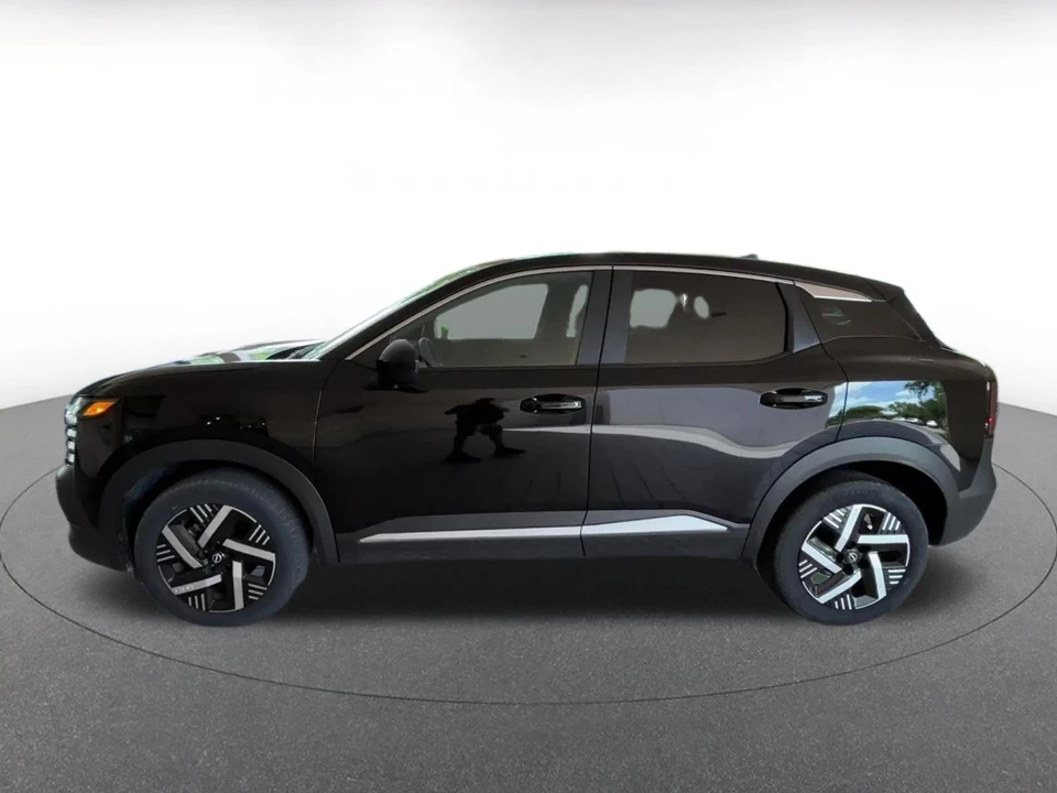 2025 Nissan Kicks - Image 11 of 31