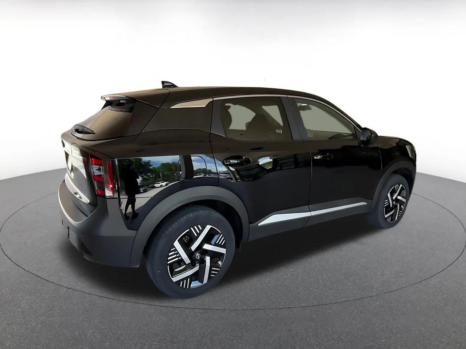 2025 Nissan Kicks - Image 17 of 31