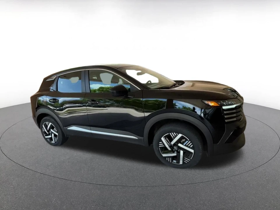 2025 Nissan Kicks - Image 2 of 31