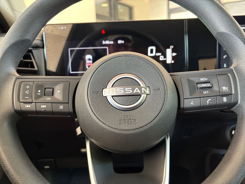 2025 Nissan Kicks - Image 27 of 31