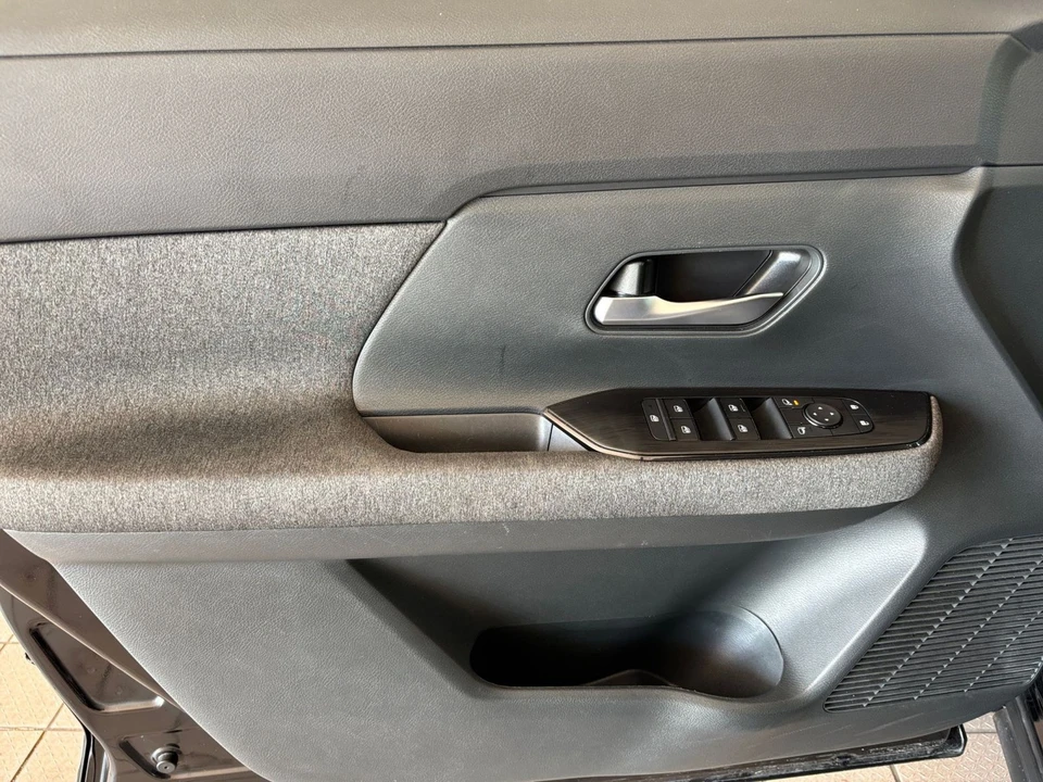 2025 Nissan Kicks - Image 20 of 31