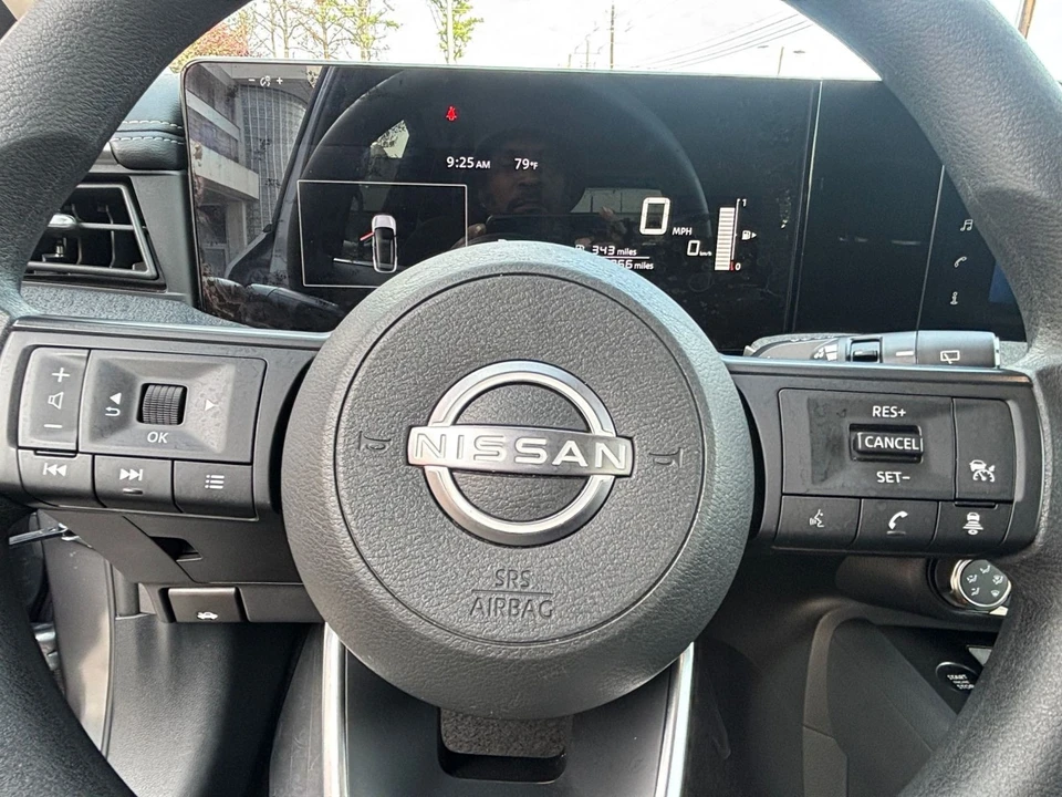 2025 Nissan Kicks - Image 27 of 31