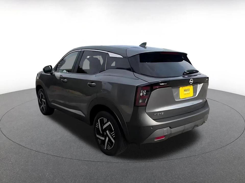 2025 Nissan Kicks - Image 13 of 31