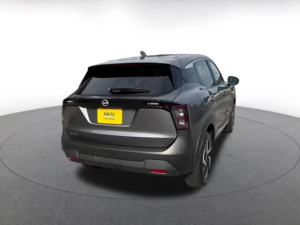 2025 Nissan Kicks - Image 16 of 31