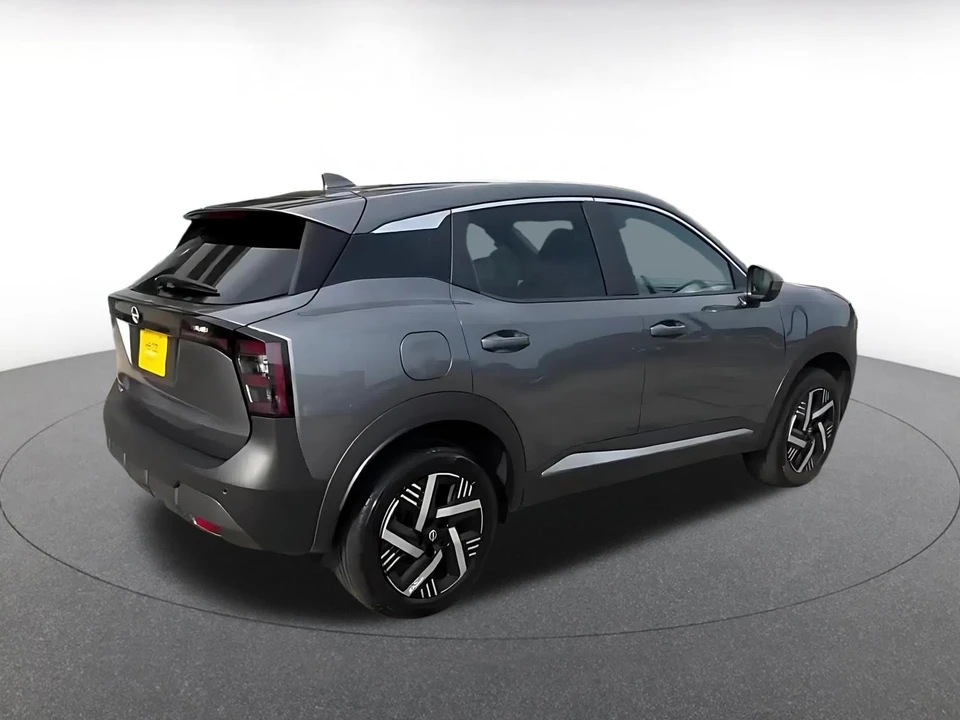 2025 Nissan Kicks - Image 17 of 31