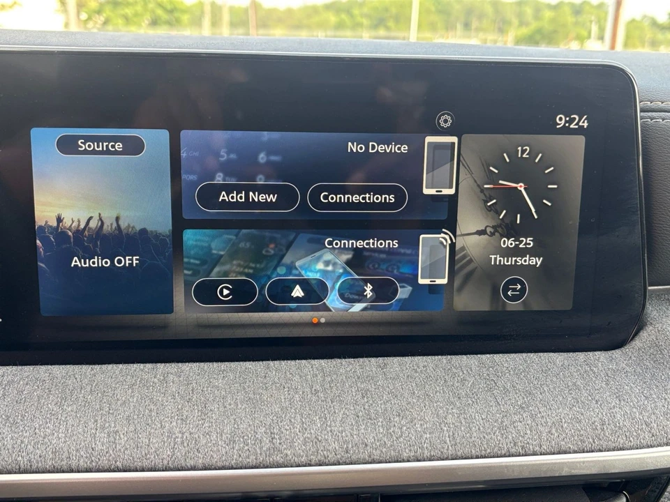 2025 Nissan Kicks - Image 22 of 31