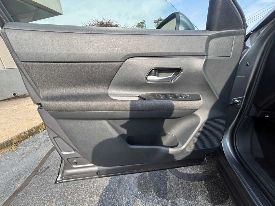 2025 Nissan Kicks - Image 20 of 31