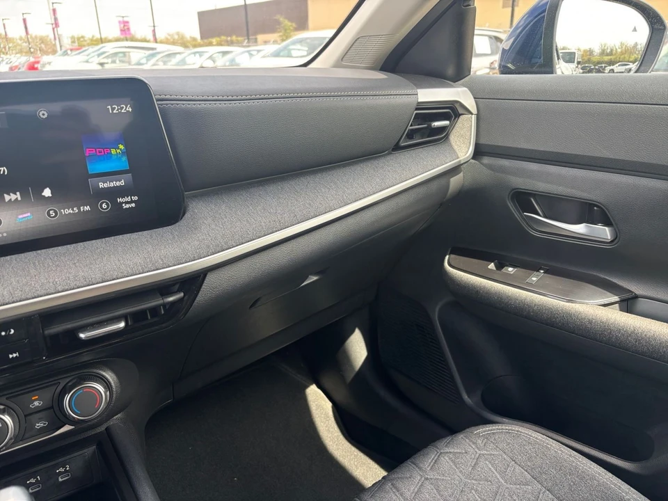 2025 Nissan Kicks - Image 28 of 31