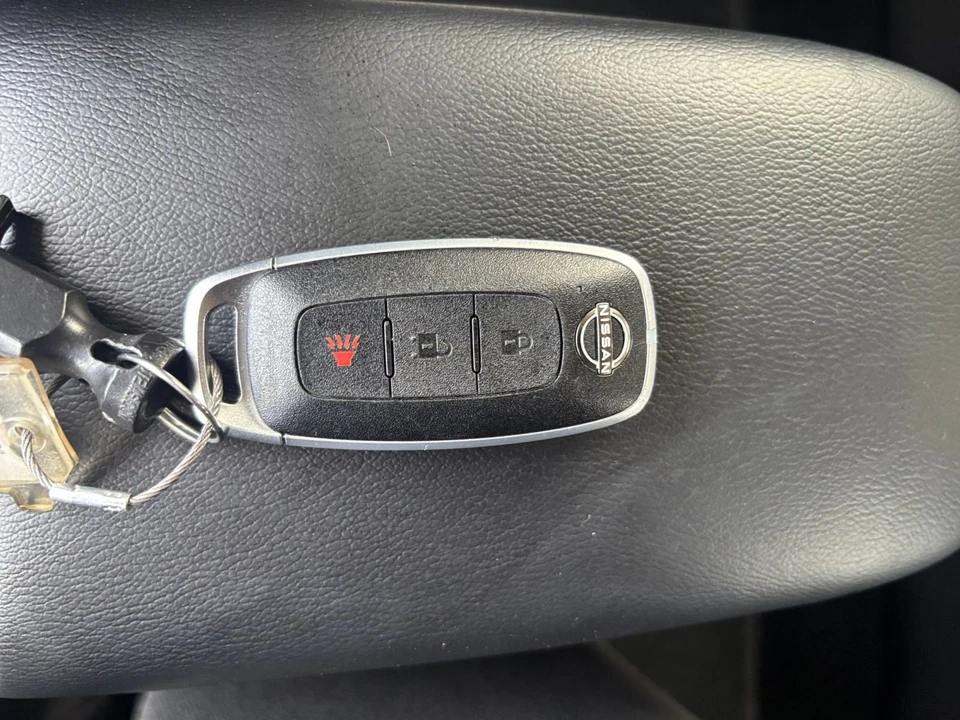 2025 Nissan Kicks - Image 17 of 31