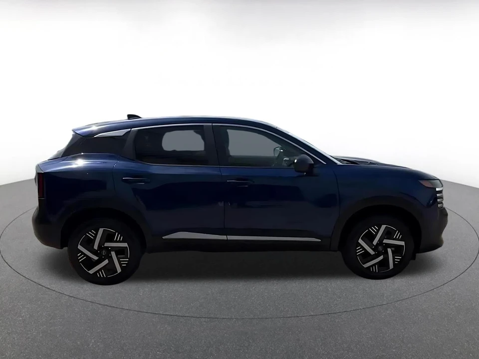 2025 Nissan Kicks - Image 12 of 31