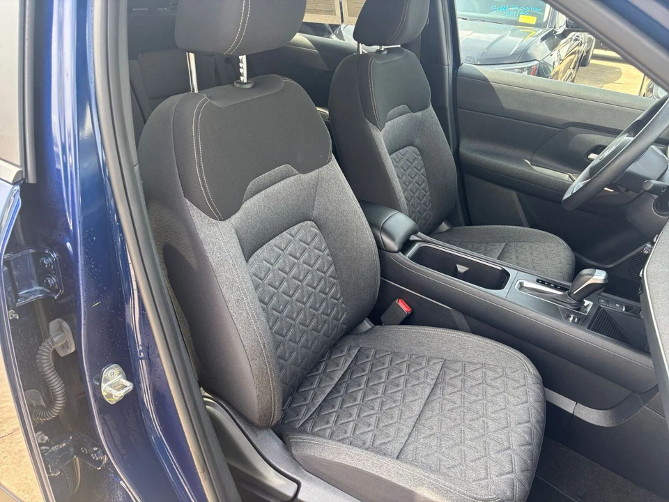 2025 Nissan Kicks - Image 29 of 31