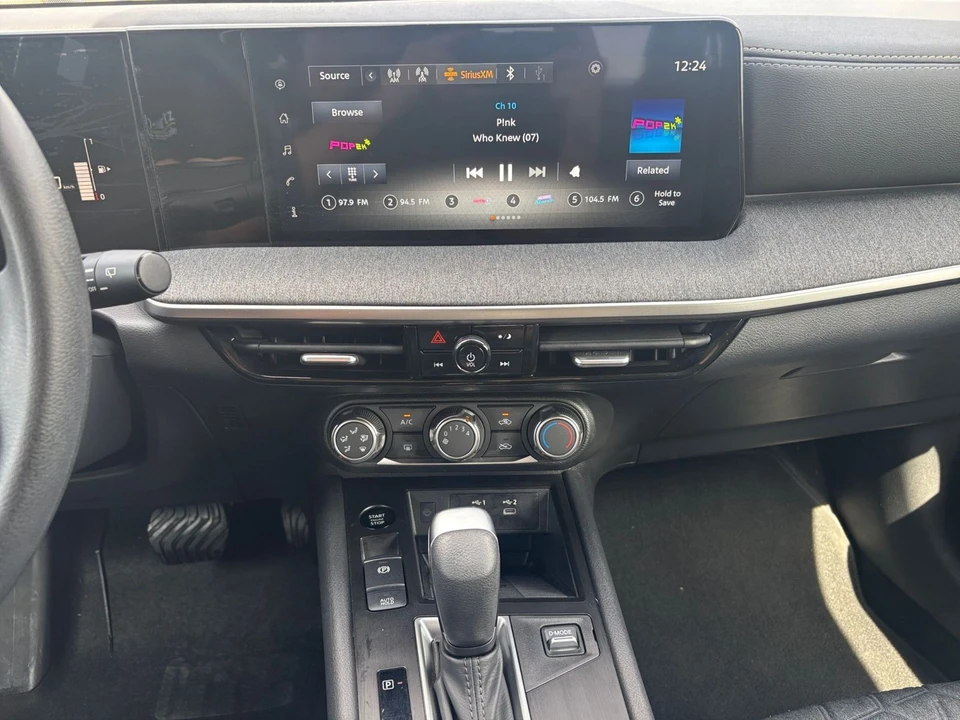2025 Nissan Kicks - Image 14 of 31