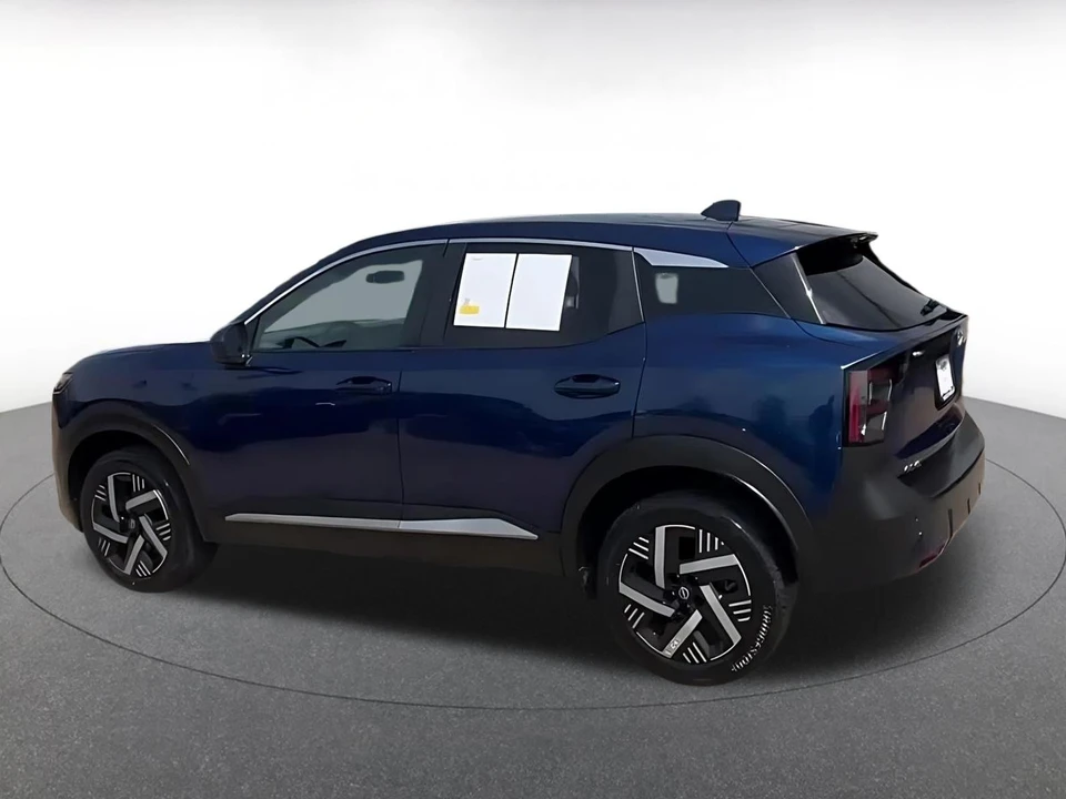 2025 Nissan Kicks - Image 8 of 31