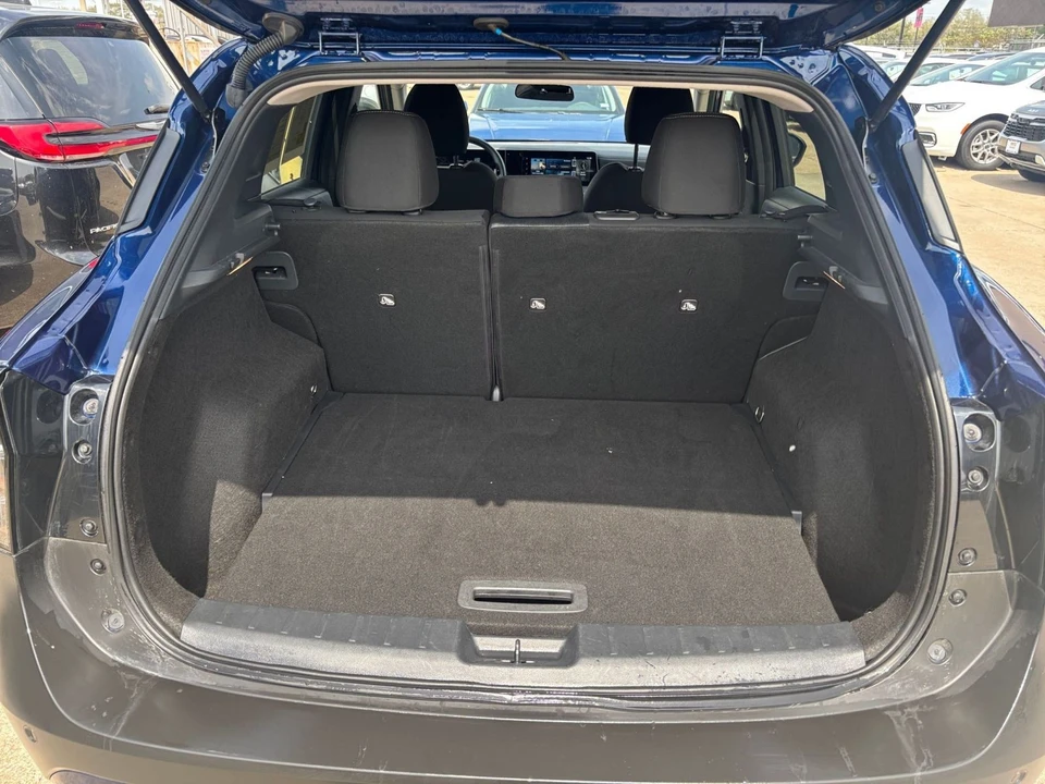 2025 Nissan Kicks - Image 24 of 31