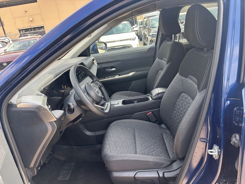 2025 Nissan Kicks - Image 20 of 31