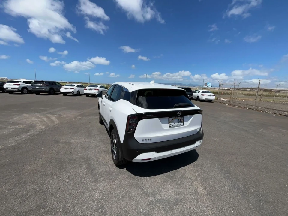 2025 Nissan Kicks - Image 4 of 31