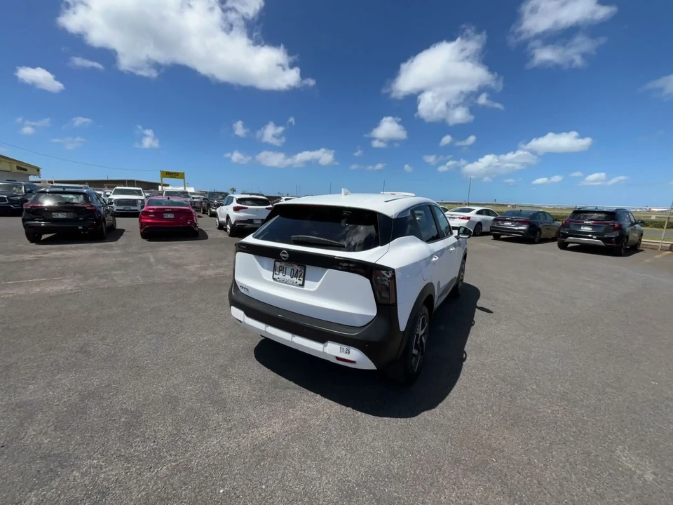 2025 Nissan Kicks - Image 15 of 31