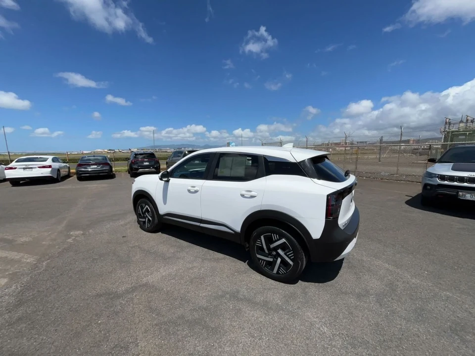 2025 Nissan Kicks - Image 12 of 31