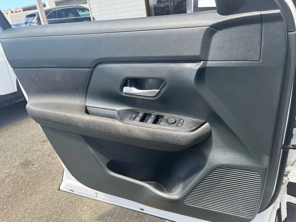 2025 Nissan Kicks - Image 20 of 31