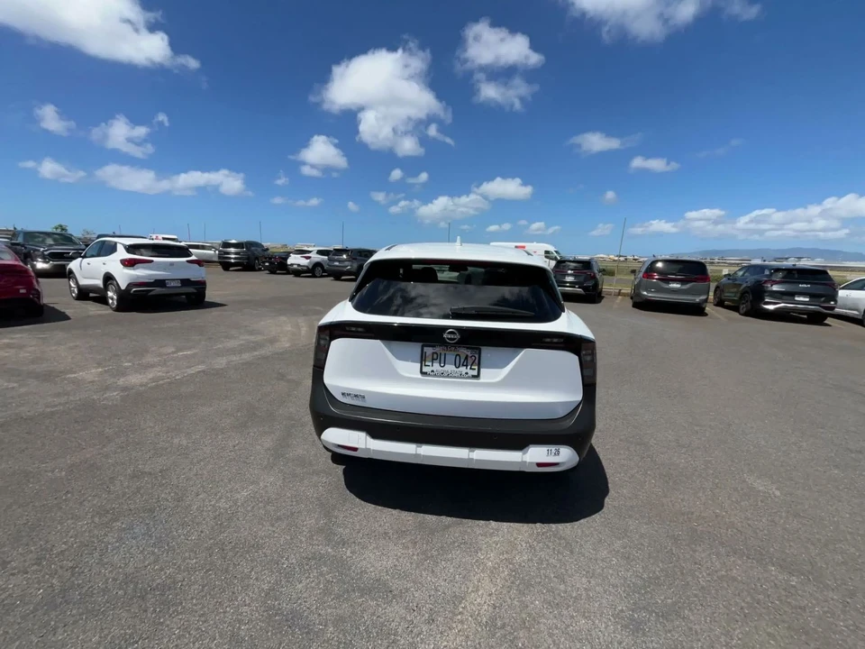 2025 Nissan Kicks - Image 14 of 31