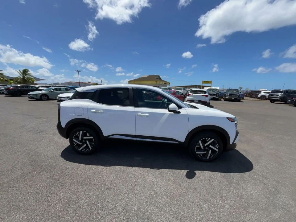 2025 Nissan Kicks - Image 17 of 31