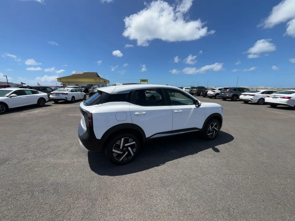 2025 Nissan Kicks - Image 16 of 31