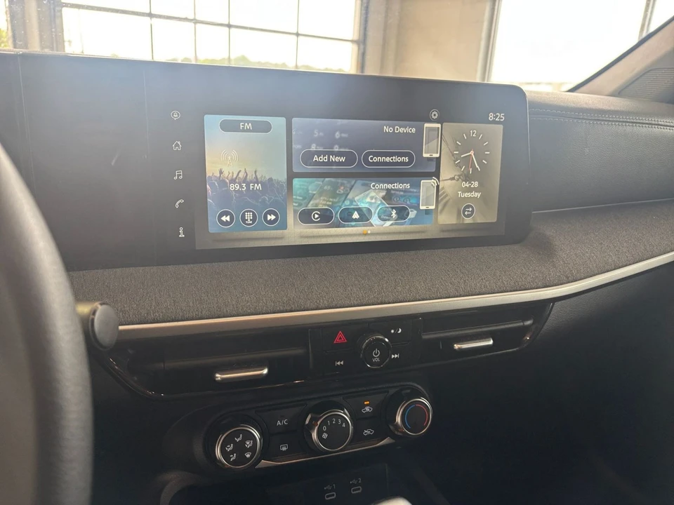 2025 Nissan Kicks - Image 16 of 31