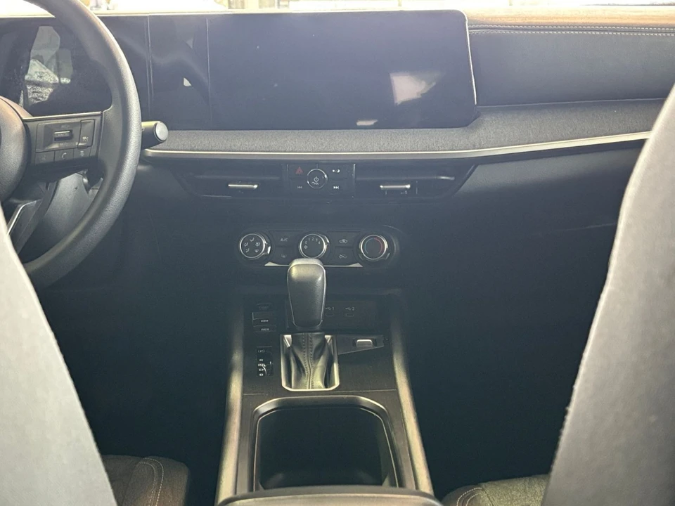 2025 Nissan Kicks - Image 19 of 31