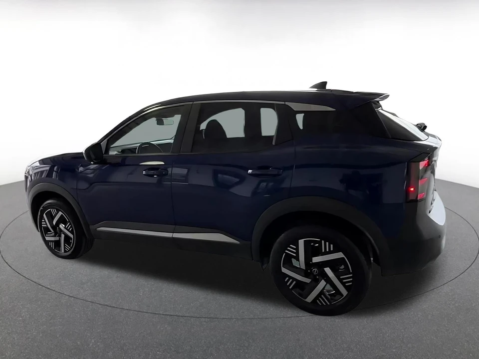 2025 Nissan Kicks - Image 11 of 31
