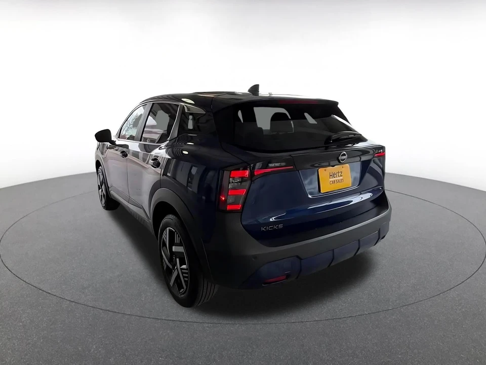 2025 Nissan Kicks - Image 13 of 31
